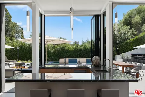 1527 Rising Glen Rd, Los Angeles, CA 90069