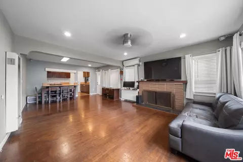 1106 S New Hampshire Ave, Los Angeles, CA 90006