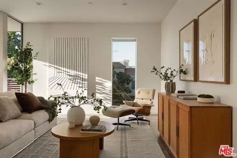 12504 Woodbridge St #303, Studio City, CA 91604