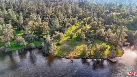 3 Blackhawk Dr, Coarsegold, CA 93614