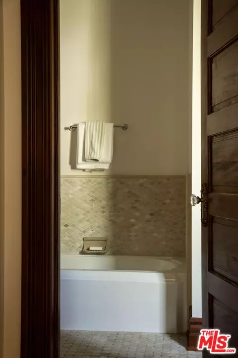 Bath - 1411 N Los Robles Ave, Pasadena, CA 91104 photo 7 of 10