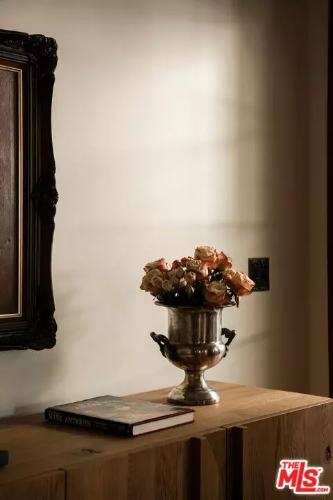 Entry Way - 1411 N Los Robles Ave, Pasadena, CA 91104 photo 4 of 8