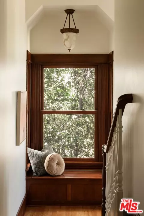 Entry Way - 1411 N Los Robles Ave, Pasadena, CA 91104 photo 7 of 8