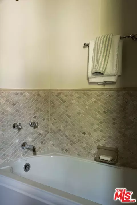 Bath - 1411 N Los Robles Ave, Pasadena, CA 91104 photo 9 of 10