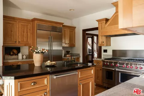 Kitchen - 1411 N Los Robles Ave, Pasadena, CA 91104 photo 5 of 6