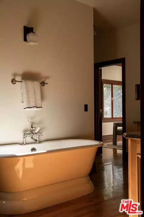 Bath - 1411 N Los Robles Ave, Pasadena, CA 91104 photo 5 of 10
