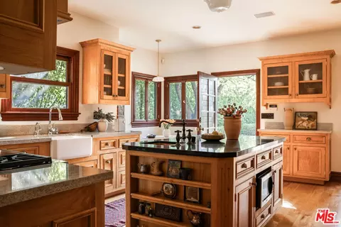 Kitchen - 1411 N Los Robles Ave, Pasadena, CA 91104 photo 3 of 6