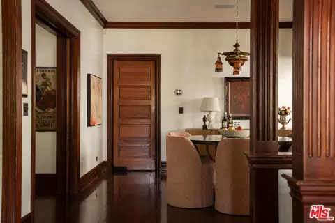 Entry Way - 1411 N Los Robles Ave, Pasadena, CA 91104 photo 2 of 8