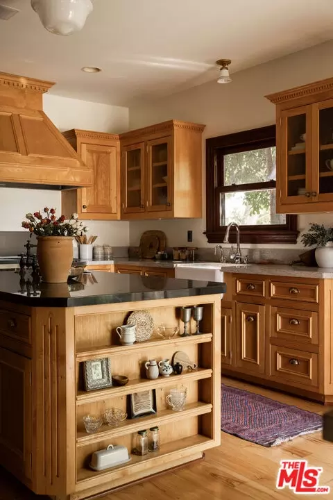 Kitchen - 1411 N Los Robles Ave, Pasadena, CA 91104 photo 4 of 6