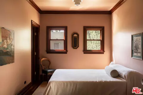 Bedroom - 1411 N Los Robles Ave, Pasadena, CA 91104 photo 2 of 11