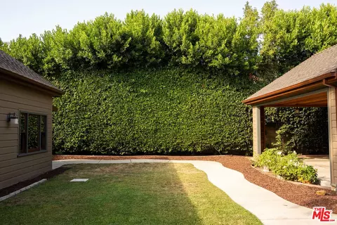 Exterior - 1411 N Los Robles Ave, Pasadena, CA 91104 photo 11 of 13