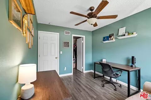28016 Robin Ave, Saugus, CA 91350 photo 18