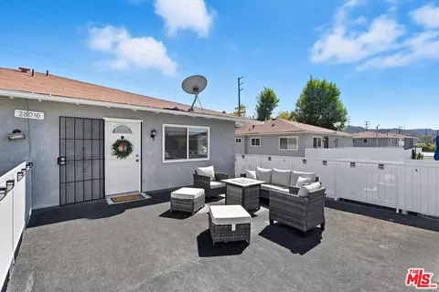 28016 Robin Ave, Saugus, CA 91350 photo 21