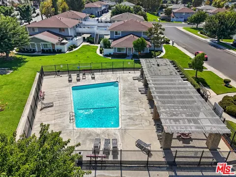 28016 Robin Ave, Saugus, CA 91350 photo 28