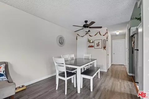 28016 Robin Ave, Saugus, CA 91350 photo 6
