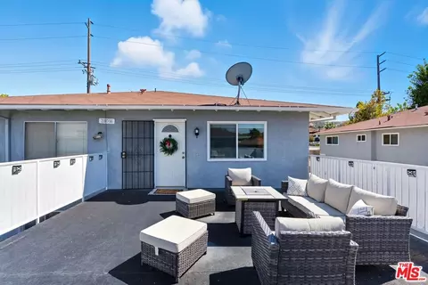28016 Robin Ave, Saugus, CA 91350 photo 23