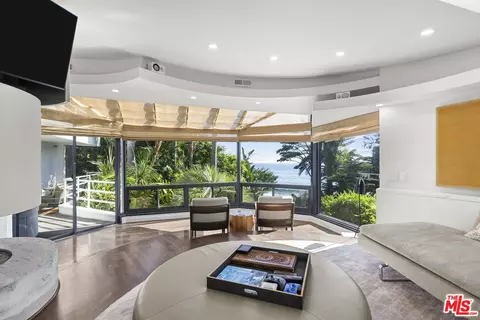 31833 Sea Level Dr, Malibu, CA 90265