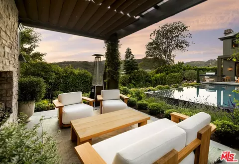 1529 Amalfi Dr, Pacific Palisades, CA 90272