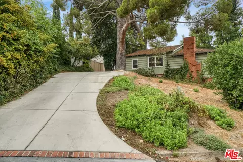 22460 Venido Rd, Woodland Hills, CA 91364