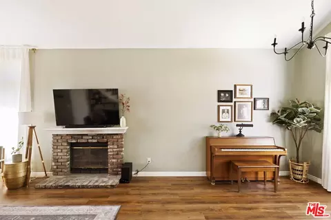 28051 Devon Ln, Saugus, CA 91350 photo 7
