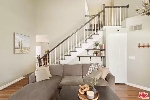 28051 Devon Ln, Saugus, CA 91350 photo 9