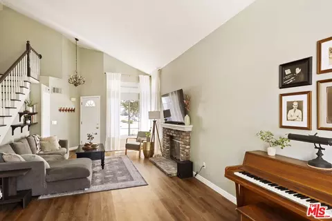 28051 Devon Ln, Saugus, CA 91350 photo 6