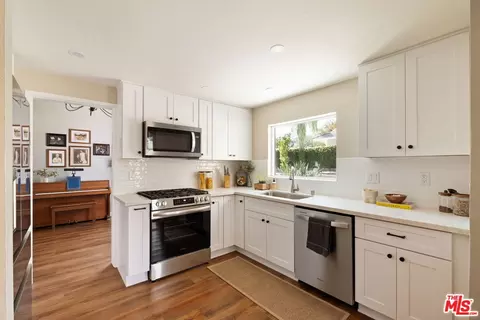 28051 Devon Ln, Saugus, CA 91350 photo 15