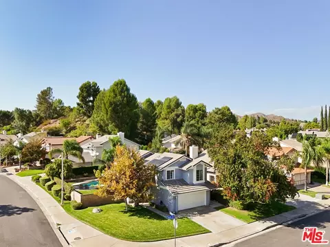 28051 Devon Ln, Saugus, CA 91350 photo 2