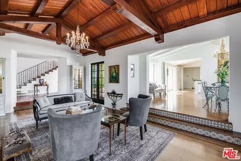 1046 Chautauqua Blvd, Pacific Palisades, CA 90272