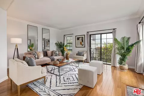 11827 Goshen Ave #201, Los Angeles, CA 90049