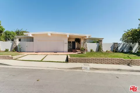 1300 Duende Ln, Pacific Palisades, CA 90272