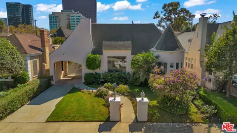 6526 Lindenhurst Ave, Los Angeles, CA 90048