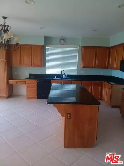 24257 Topacio Ct, Wildomar, CA 92595 photo 2
