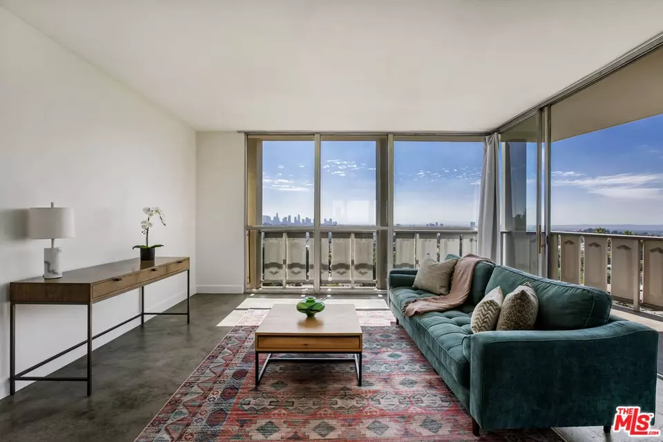 Living - 4411 Los Feliz Blvd #901, Los Angeles, CA 90027 photo 5 of 8