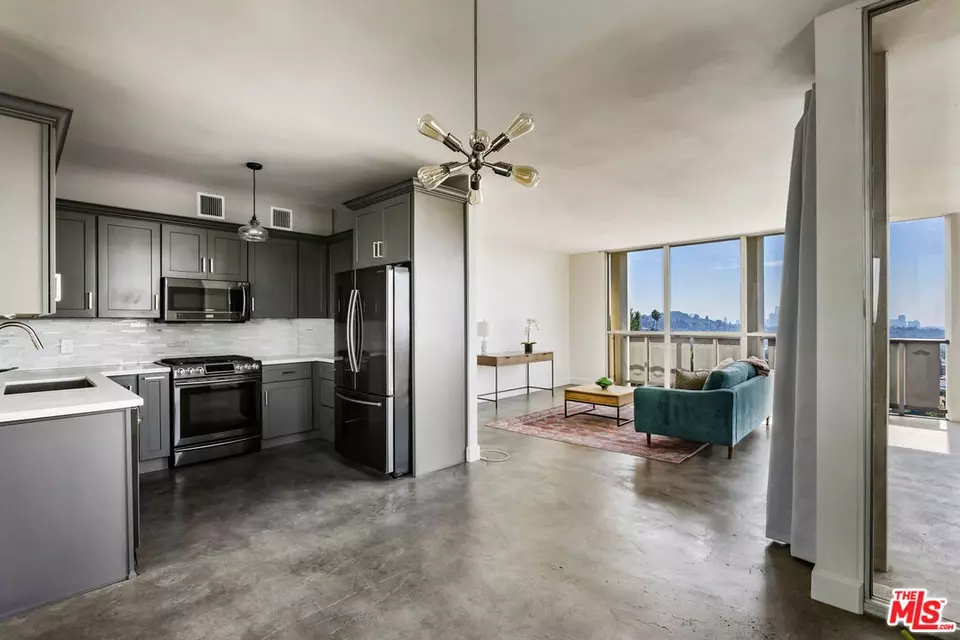 Kitchen - 4411 Los Feliz Blvd #901, Los Angeles, CA 90027 photo 1 of 6