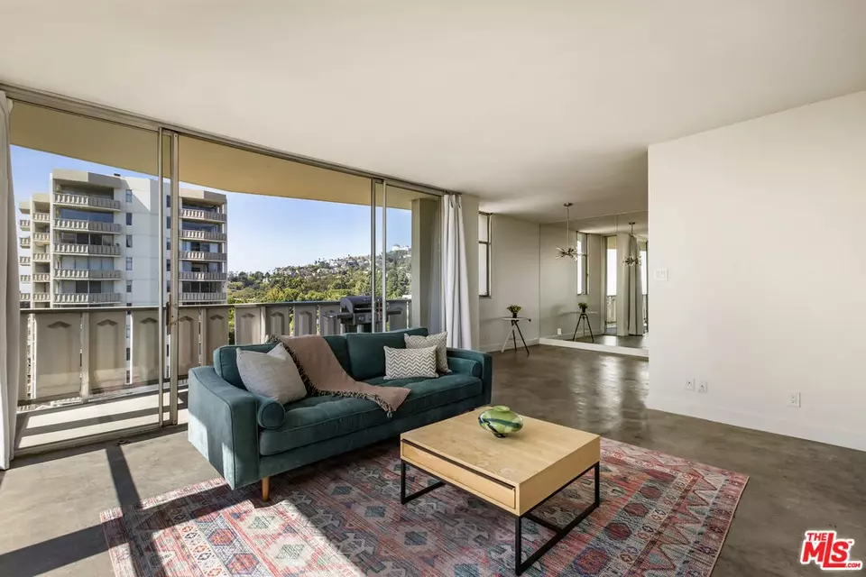 Living - 4411 Los Feliz Blvd #901, Los Angeles, CA 90027 photo 3 of 8