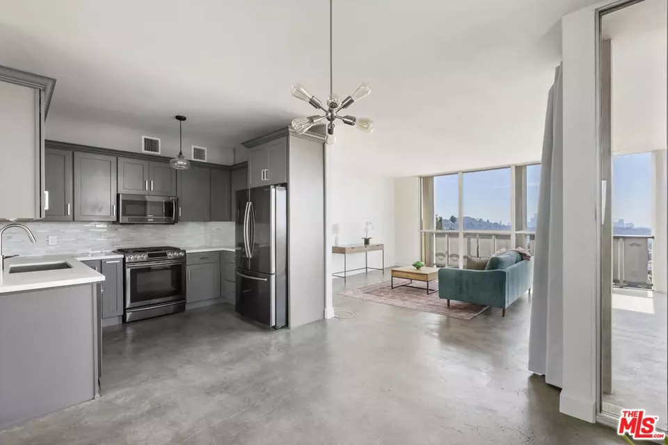 Kitchen - 4411 Los Feliz Blvd #901, Los Angeles, CA 90027 photo 6 of 6
