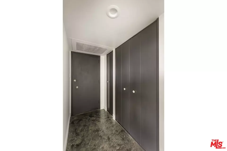 Entry Way - 4411 Los Feliz Blvd #901, Los Angeles, CA 90027 photo 1 of 2