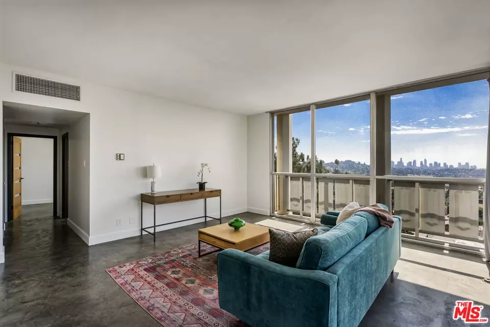 Living - 4411 Los Feliz Blvd #901, Los Angeles, CA 90027 photo 6 of 8