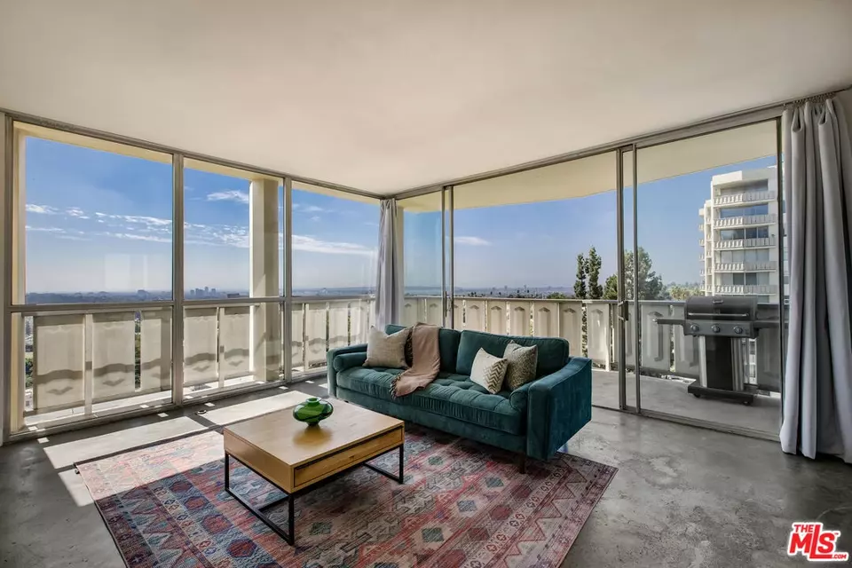 Living - 4411 Los Feliz Blvd #901, Los Angeles, CA 90027 photo 1 of 8