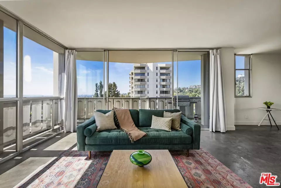 Living - 4411 Los Feliz Blvd #901, Los Angeles, CA 90027 photo 2 of 8