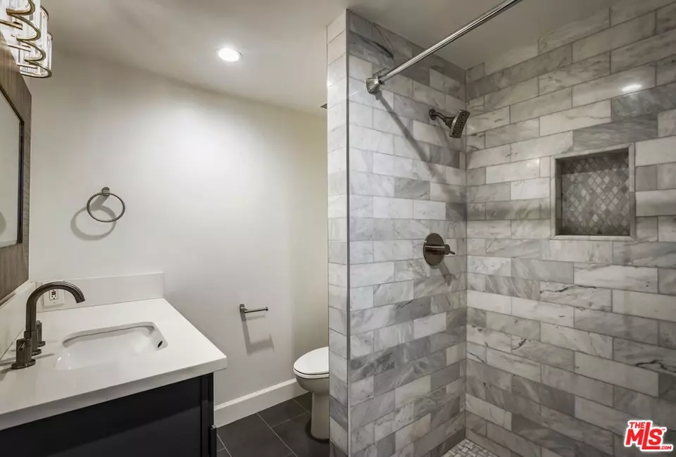 Bath - 4411 Los Feliz Blvd #901, Los Angeles, CA 90027 photo 3 of 4