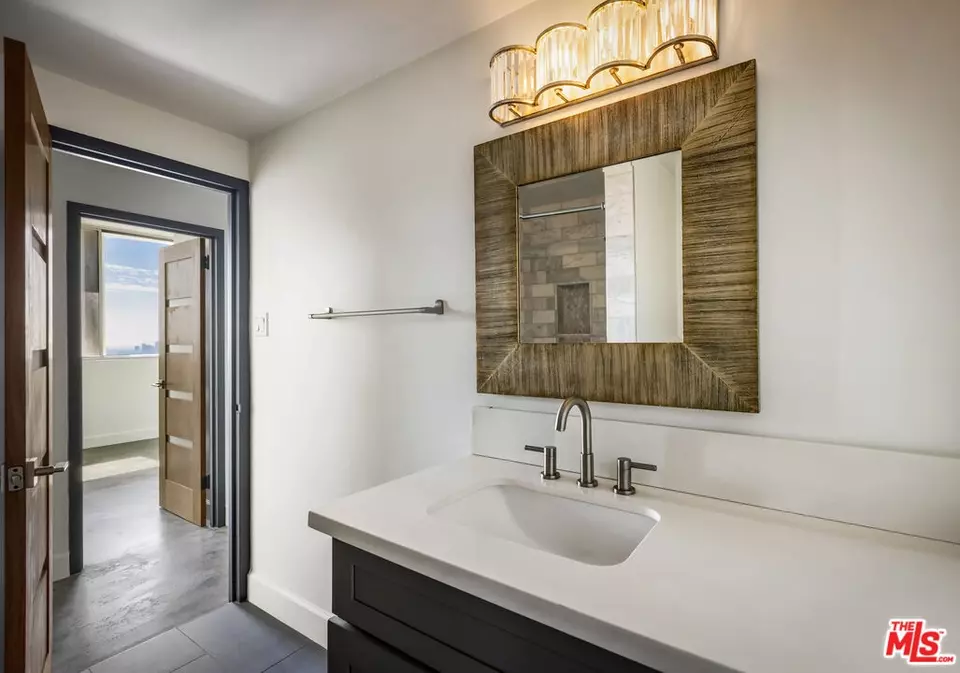 Bath - 4411 Los Feliz Blvd #901, Los Angeles, CA 90027 photo 4 of 4