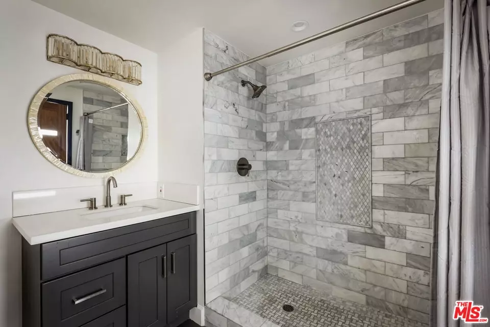 Bath - 4411 Los Feliz Blvd #901, Los Angeles, CA 90027 photo 1 of 4