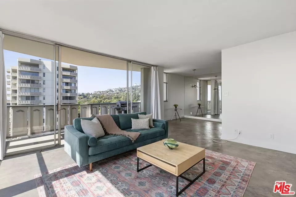 Living - 4411 Los Feliz Blvd #901, Los Angeles, CA 90027 photo 7 of 8