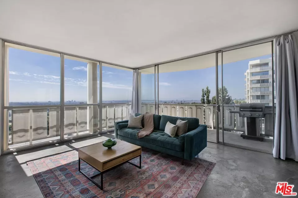 Living - 4411 Los Feliz Blvd #901, Los Angeles, CA 90027 photo 4 of 8