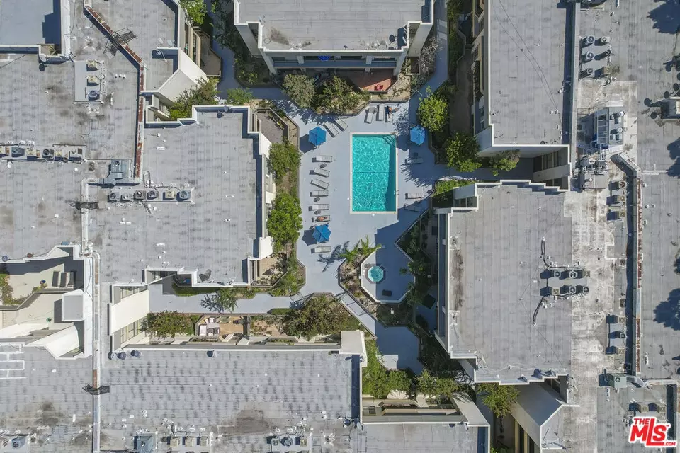 View/Area - 750 S Spaulding Ave #312, Los Angeles, CA 90036 photo 4 of 4