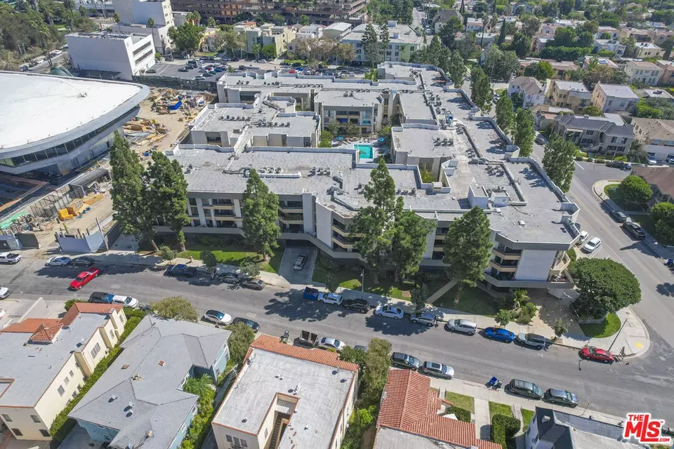 View/Area - 750 S Spaulding Ave #312, Los Angeles, CA 90036 photo 3 of 4