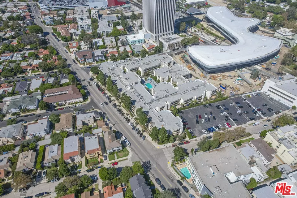 View/Area - 750 S Spaulding Ave #312, Los Angeles, CA 90036 photo 2 of 4