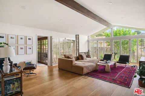 4748 Round Top Dr, Los Angeles, CA 90065